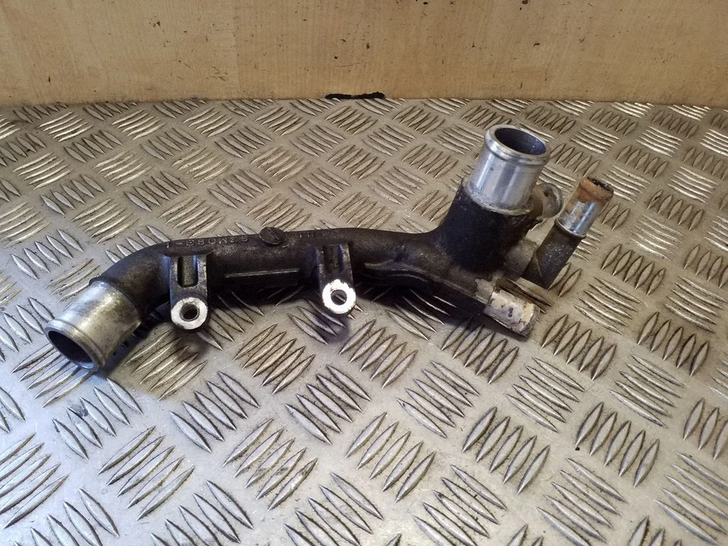 Engine coolant pipe/hose SZM0831