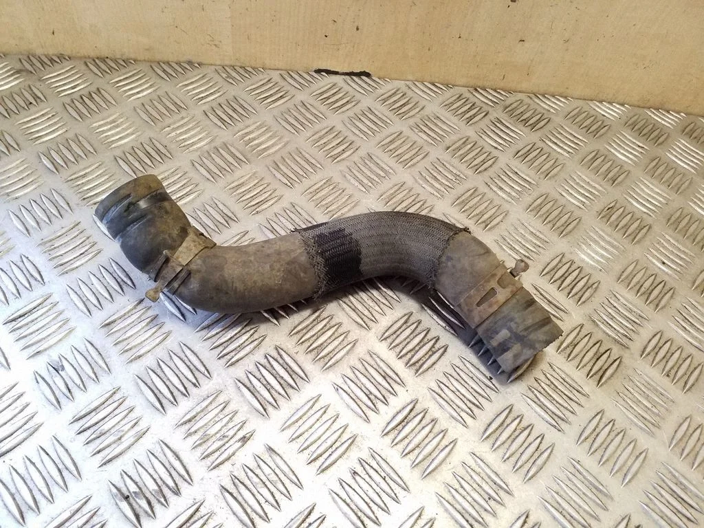 Engine coolant pipe/hose