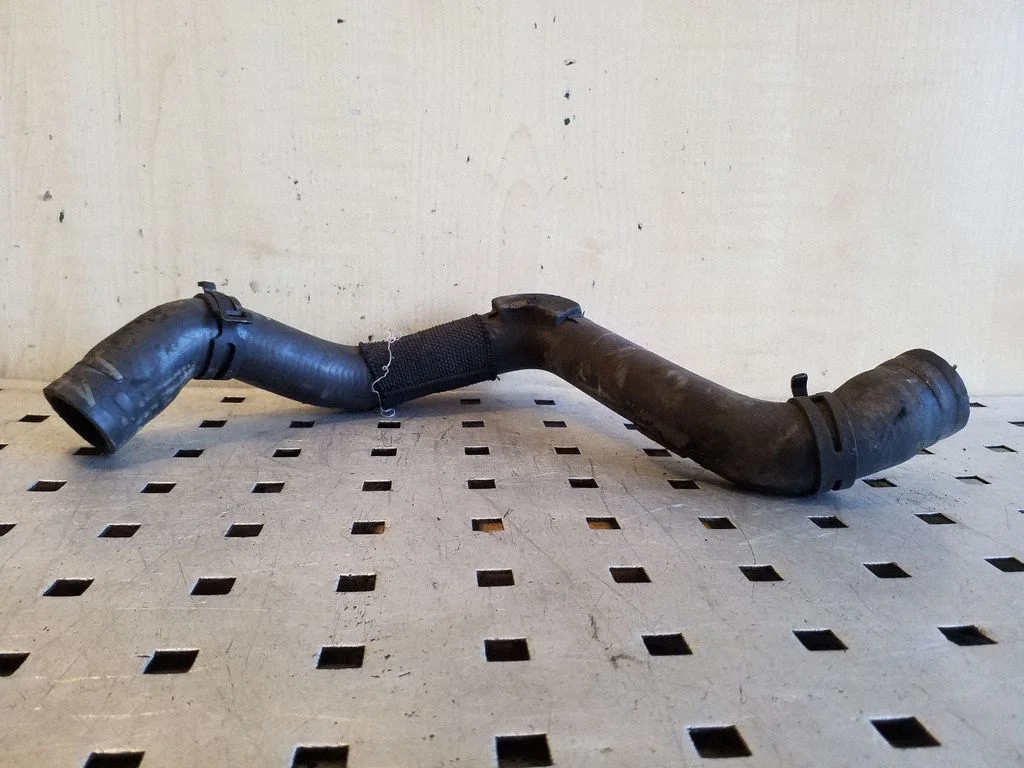 Engine coolant pipe/hose
