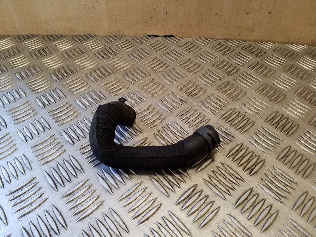 Engine coolant pipe/hose