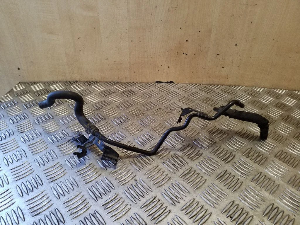 Engine coolant pipe/hose 04L121030