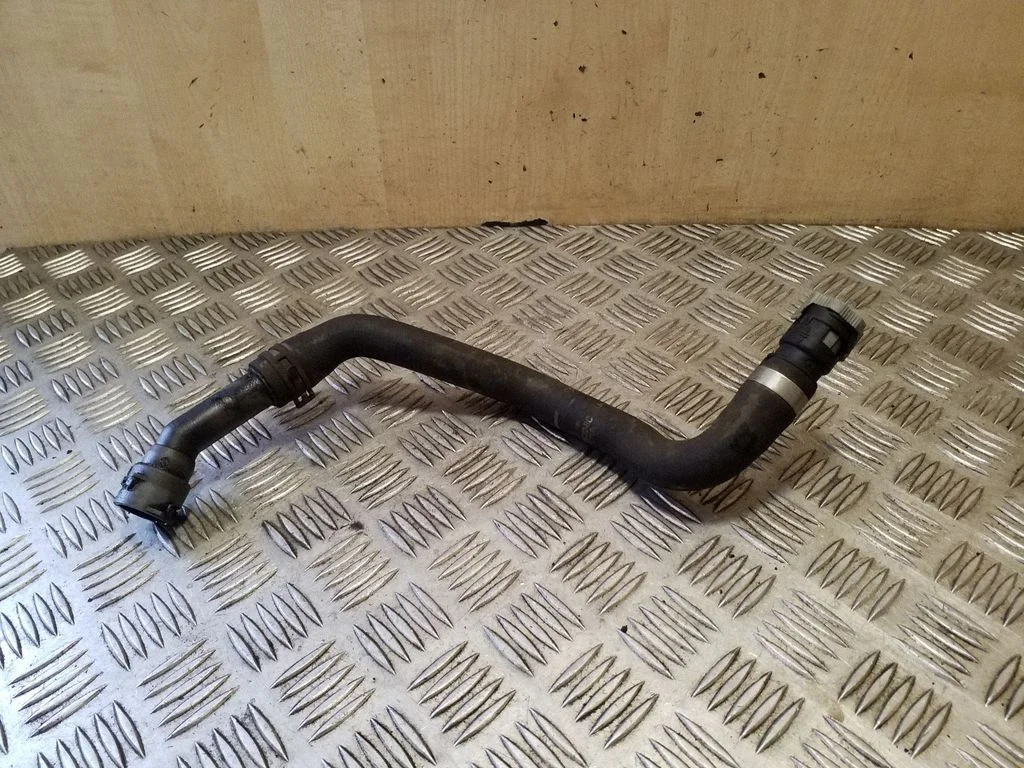 Motora dzesēšanas caurule (-es)/šļūtene (-es) AV6118K582BC