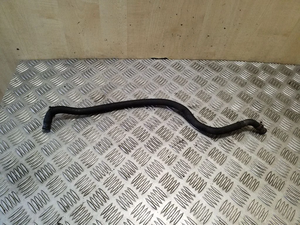Engine coolant pipe/hose