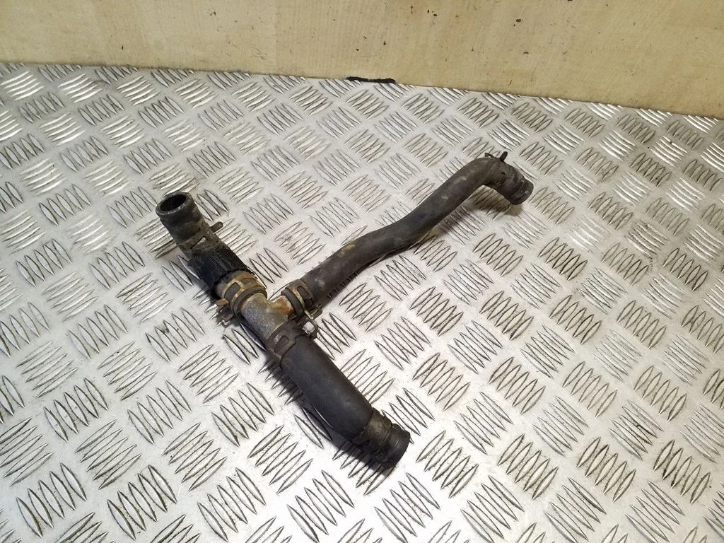 Engine coolant pipe/hose