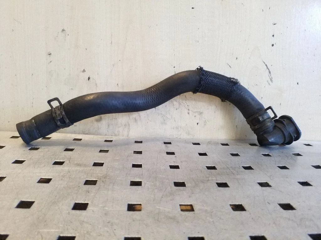 Engine coolant pipe/hose