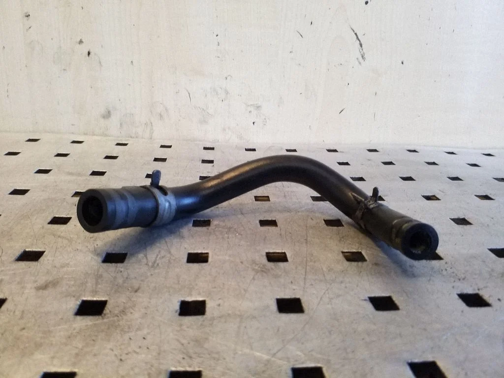 Engine coolant pipe/hose