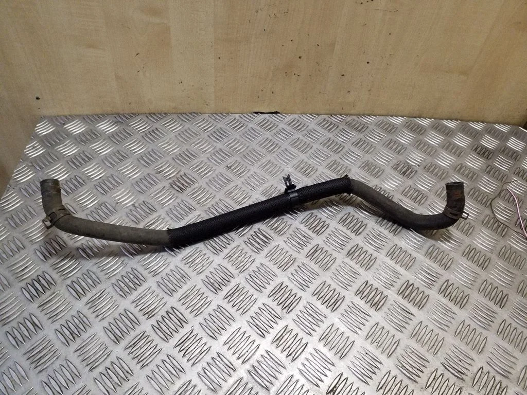 Engine coolant pipe/hose