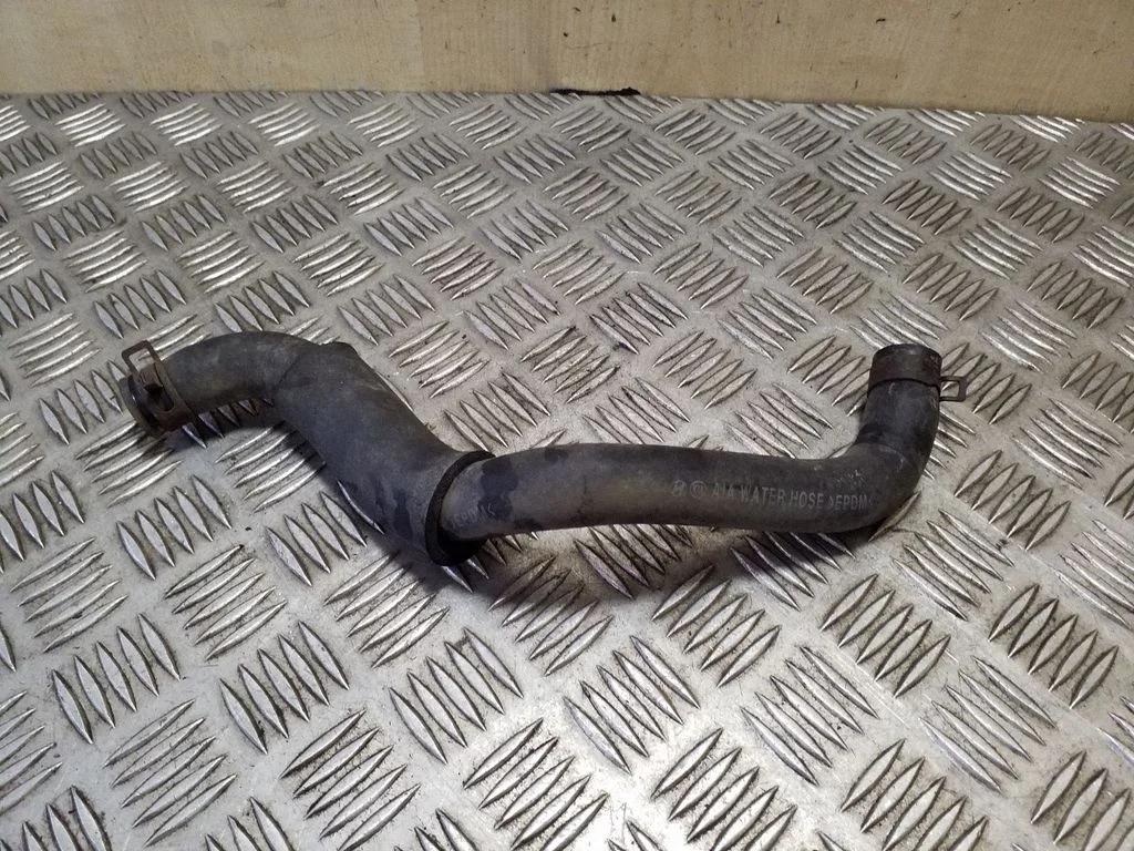 Przewody układu chłodzenia silnika