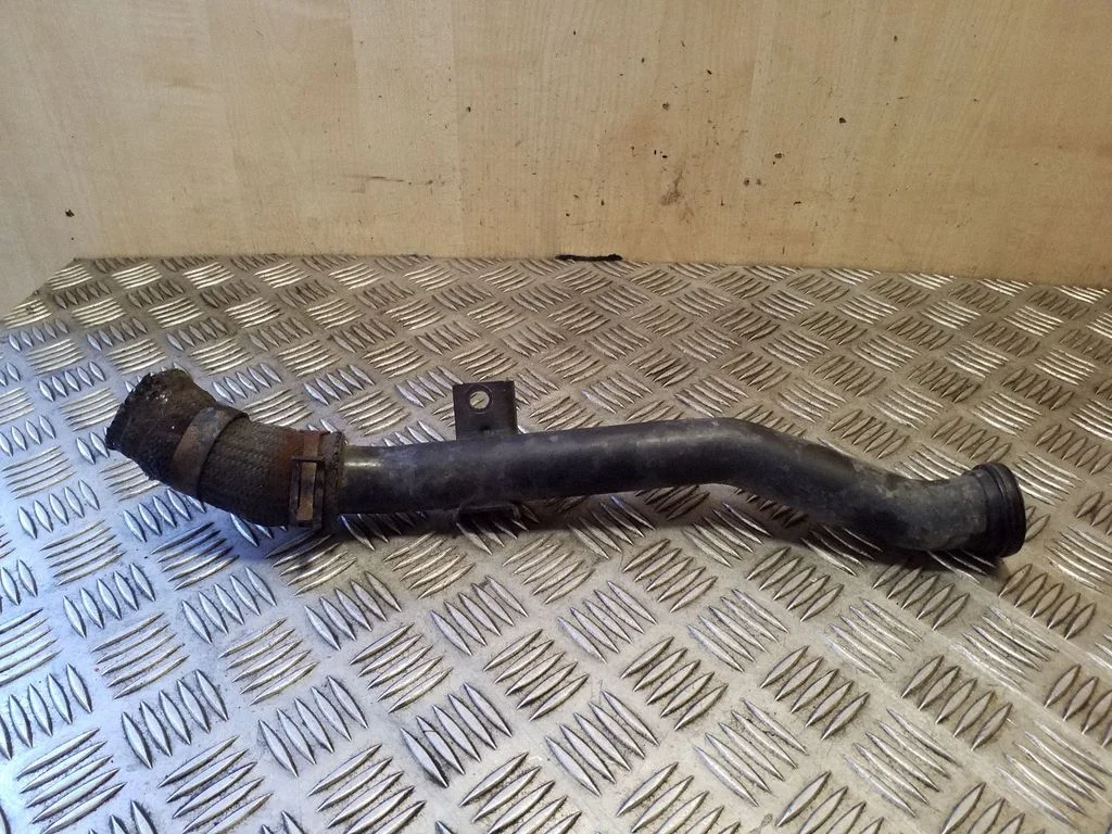 Engine coolant pipe/hose