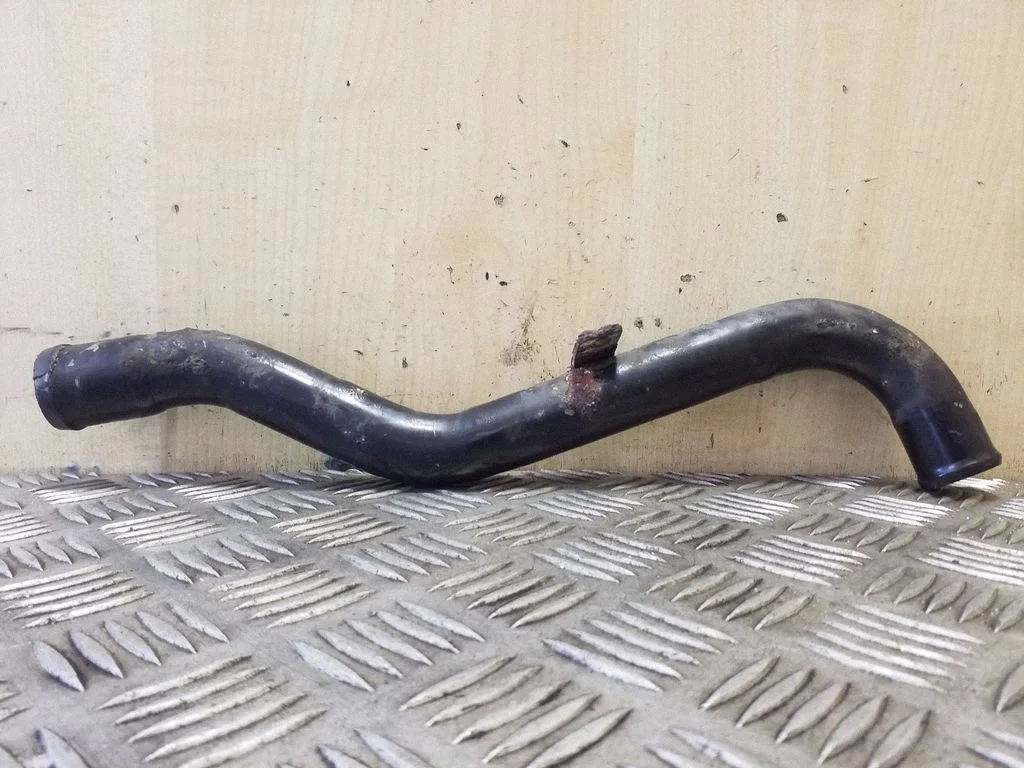 Engine coolant pipe/hose