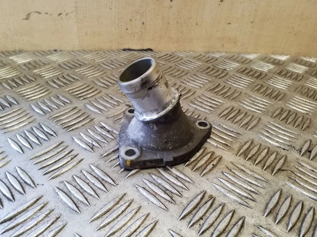 Engine coolant pipe/hose