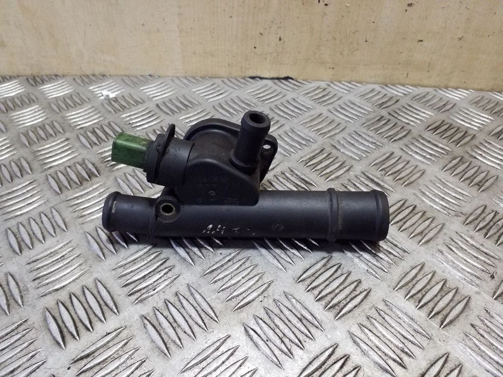 Engine coolant pipe/hose 038121133