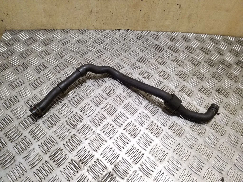 Engine coolant pipe/hose