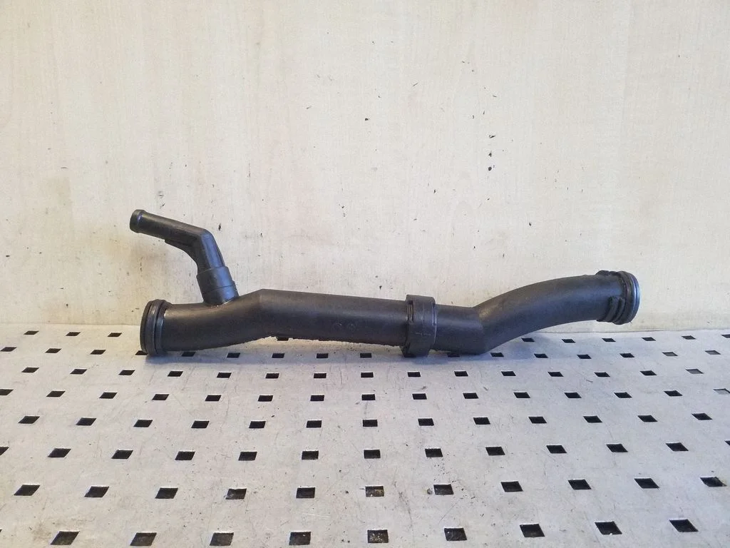 Engine coolant pipe/hose