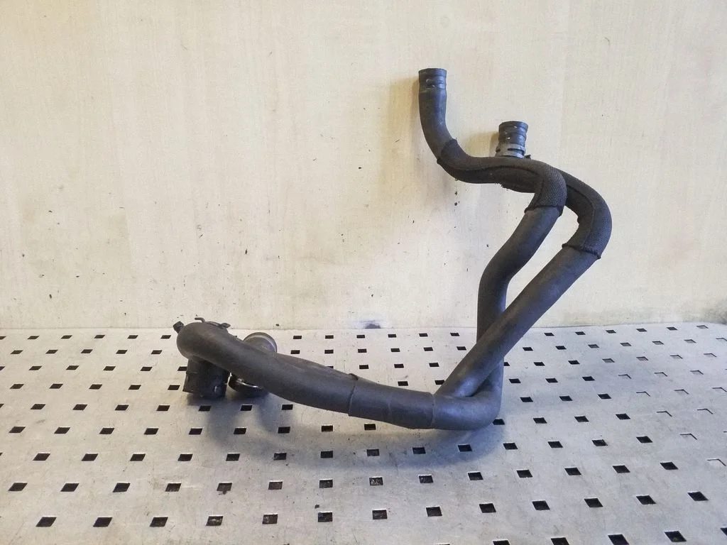 Engine coolant pipe/hose