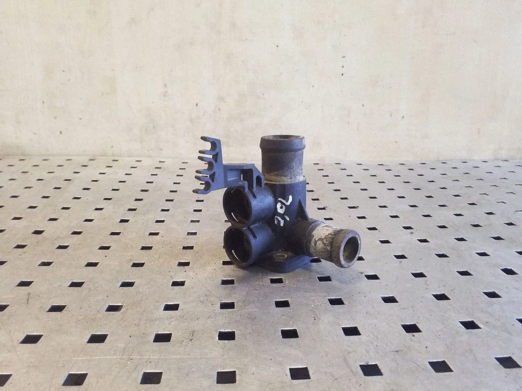 Engine coolant pipe/hose 037121132G