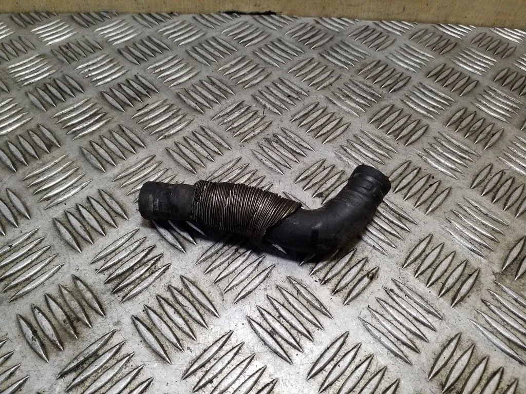 Engine coolant pipe/hose 7L8121070S