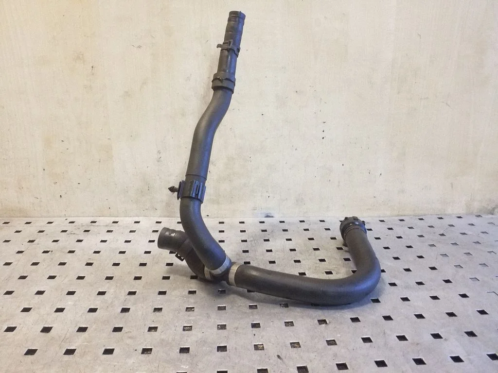 Engine coolant pipe/hose