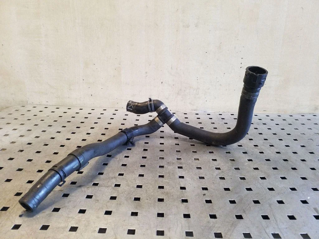 Engine coolant pipe/hose