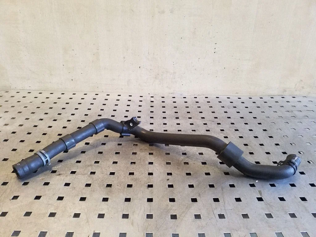 Engine coolant pipe/hose