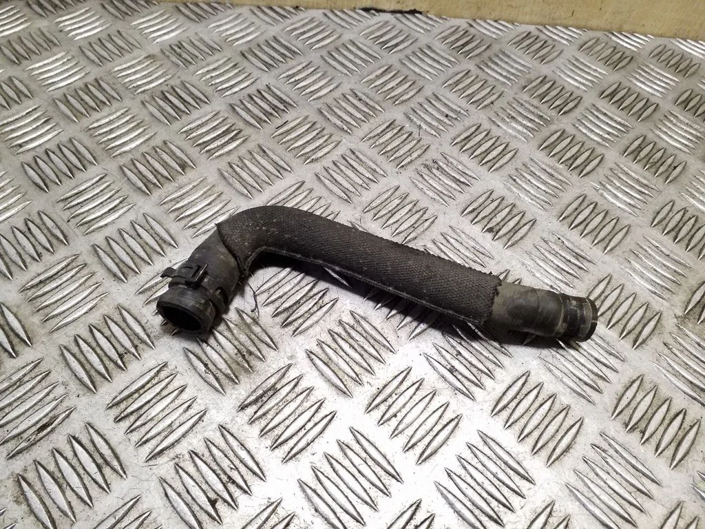 Engine coolant pipe/hose