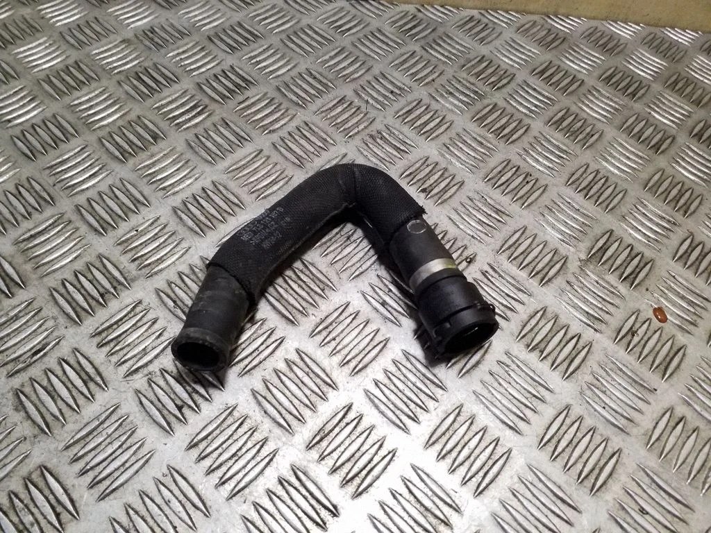 Engine coolant pipe/hose 7L8121157D