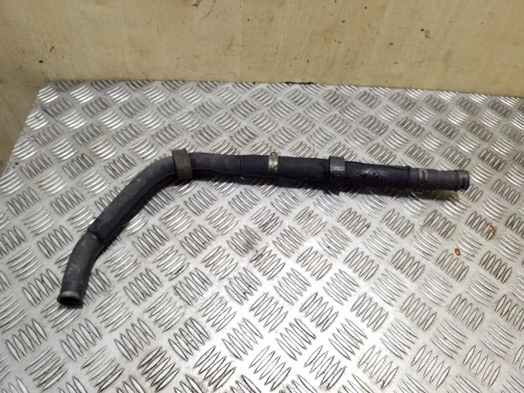 Engine coolant pipe/hose 7L8121073H