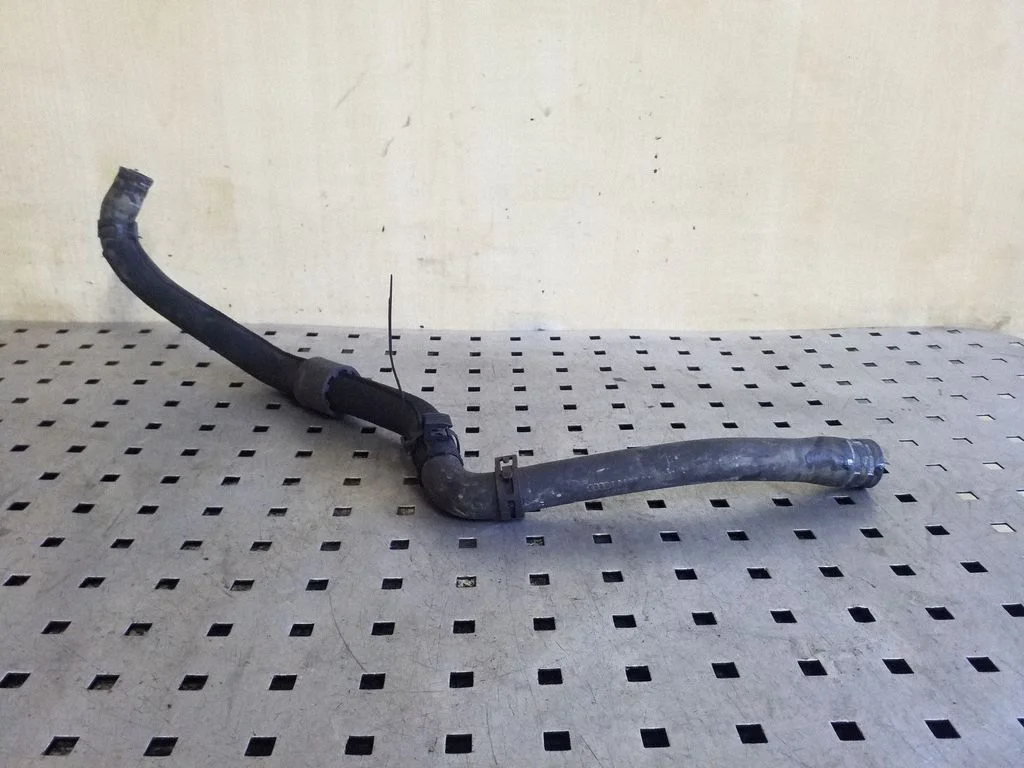 Engine coolant pipe/hose 7L8121073J