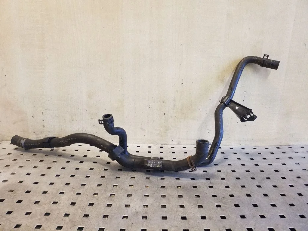 Engine coolant pipe/hose
