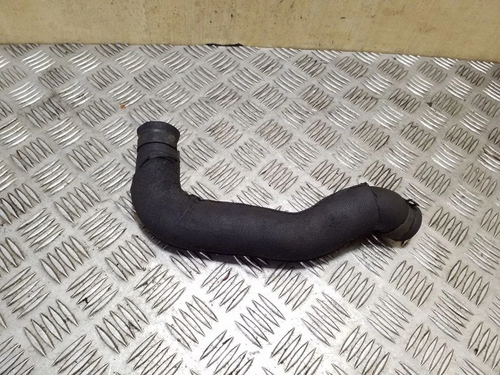 Engine coolant pipe/hose