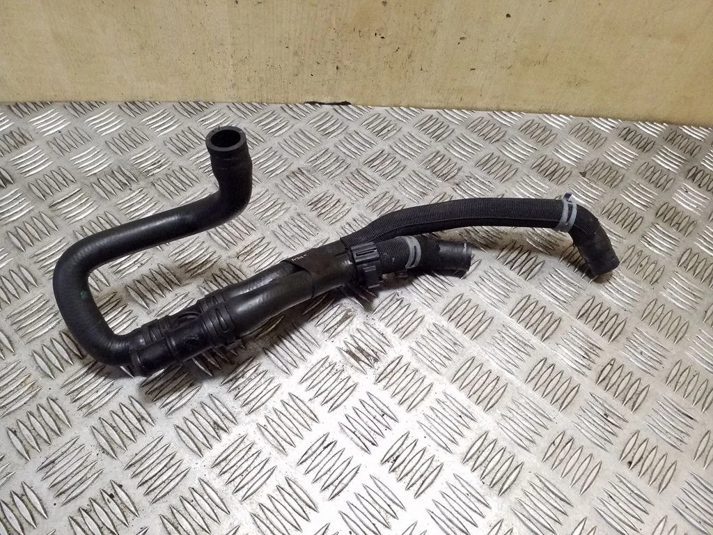 Engine coolant pipe/hose