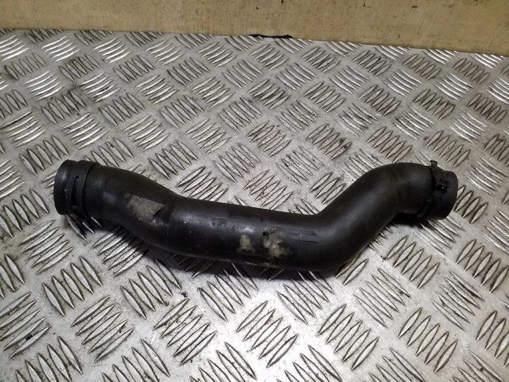 Engine coolant pipe/hose – Renault Trafic II (X83) (2001-2014)
