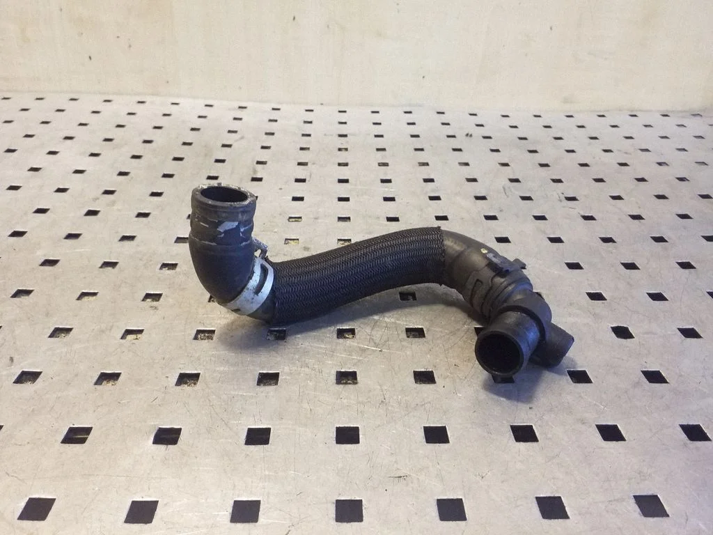 Engine coolant pipe/hose – Renault Trafic II (X83) (2001-2014)