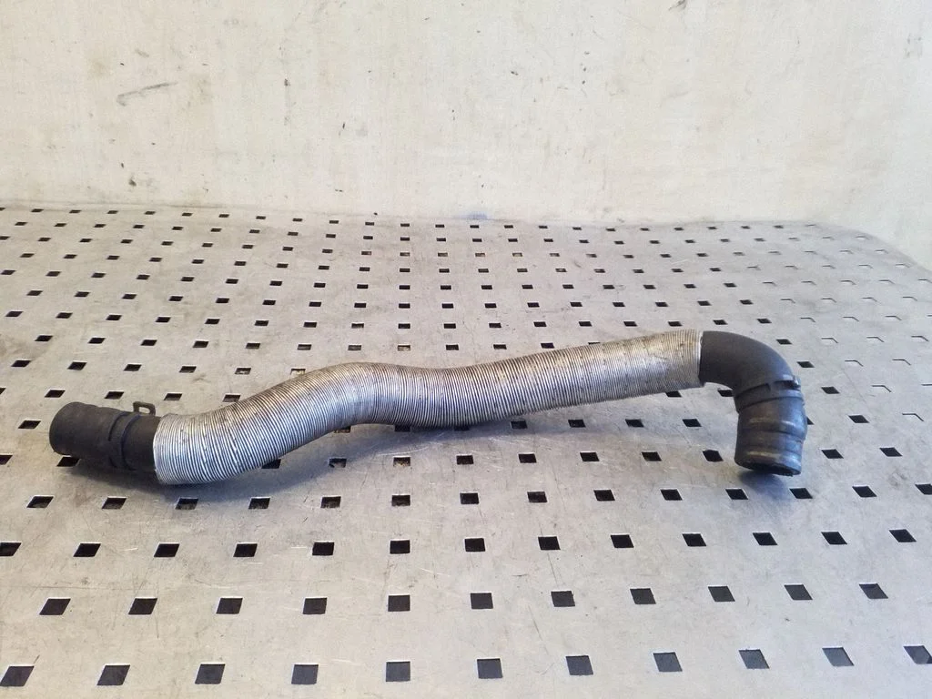 Engine coolant pipe/hose