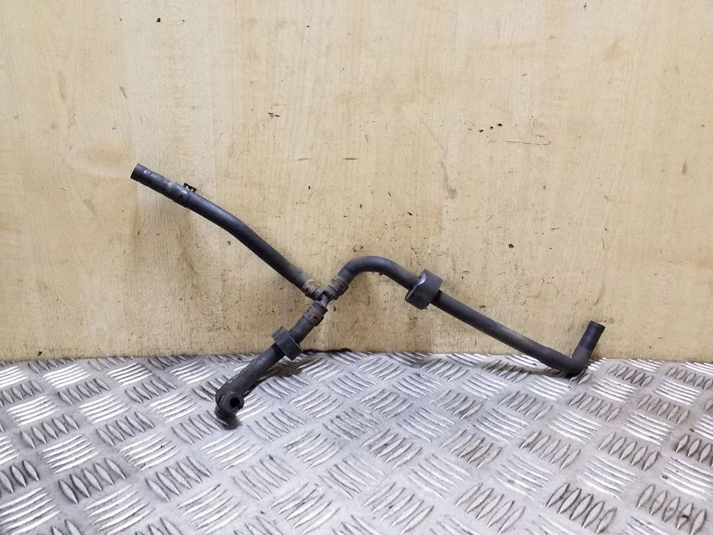 Engine coolant pipe/hose
