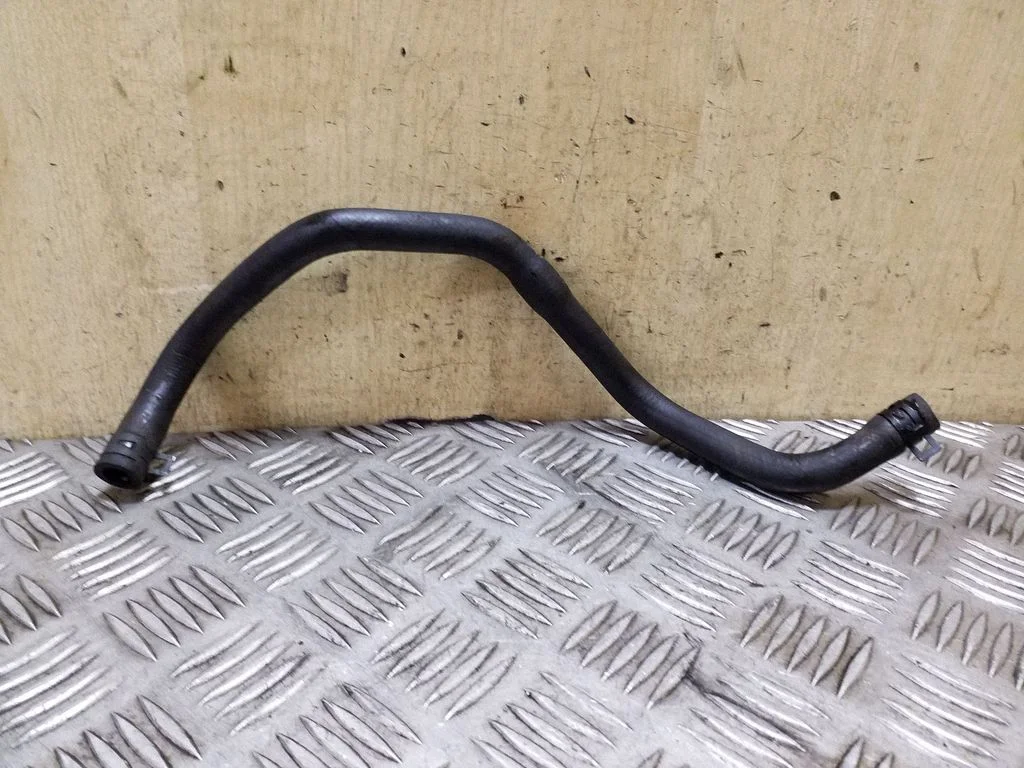 Engine coolant pipe/hose