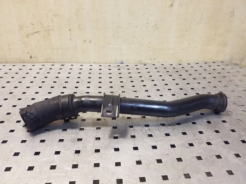 Engine coolant pipe/hose