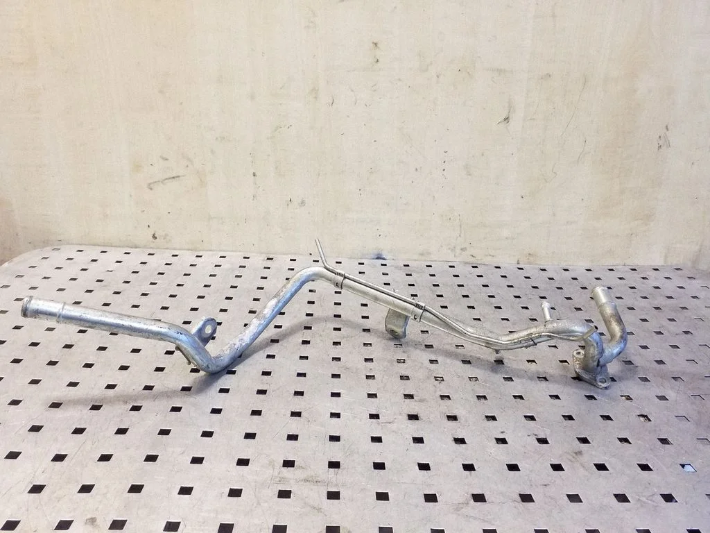Engine coolant pipe/hose