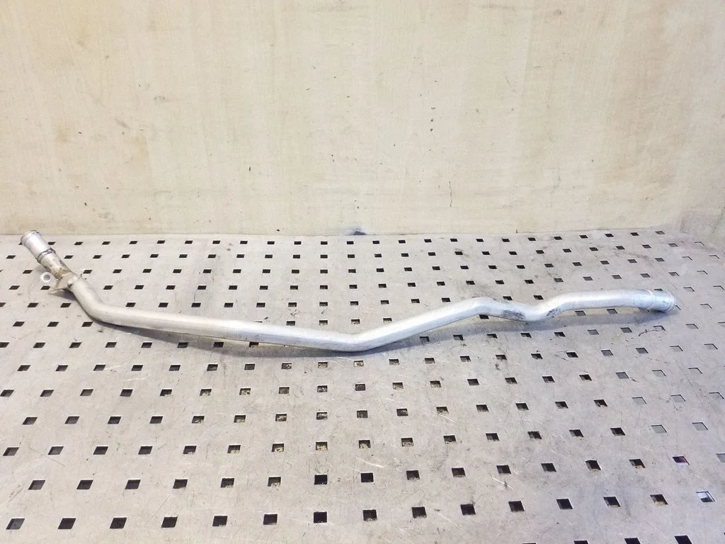 Engine coolant pipe/hose