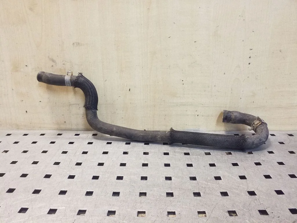 Engine coolant pipe/hose