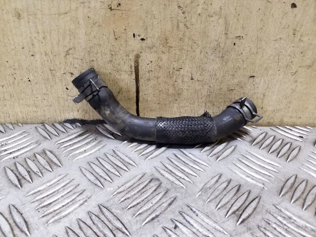 Engine coolant pipe/hose