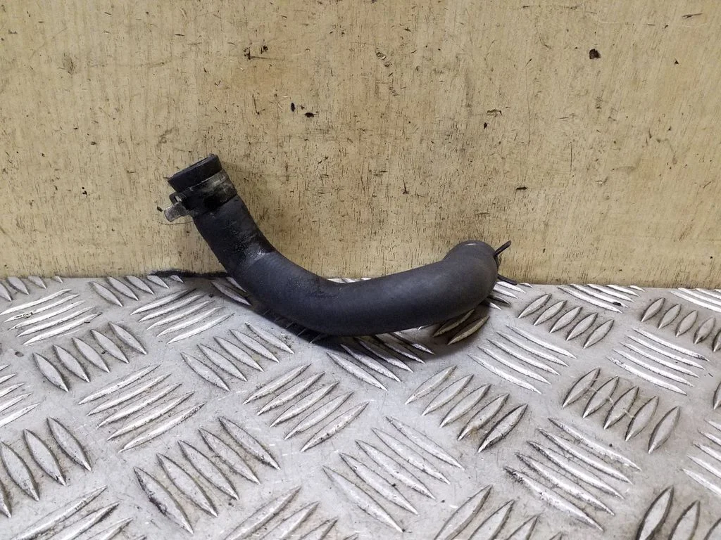 Engine coolant pipe/hose