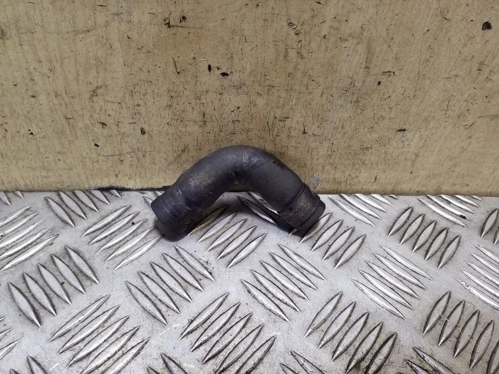 Engine coolant pipe/hose