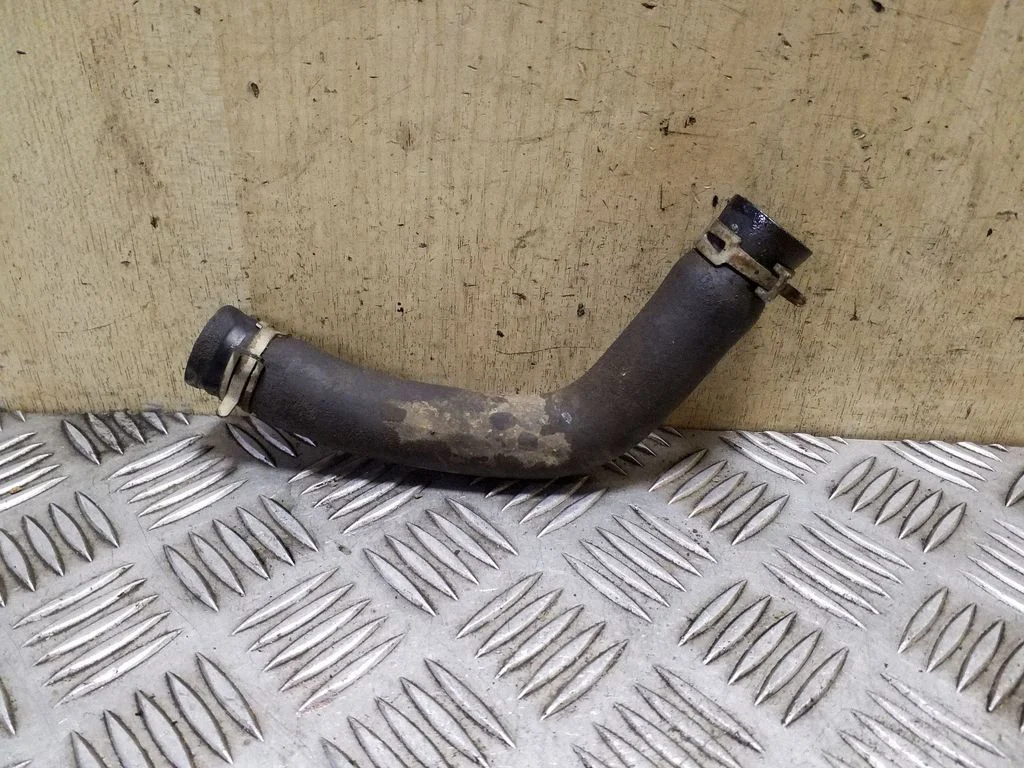 Engine coolant pipe/hose
