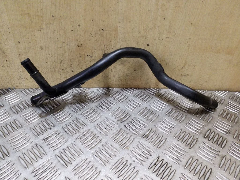 Engine coolant pipe/hose