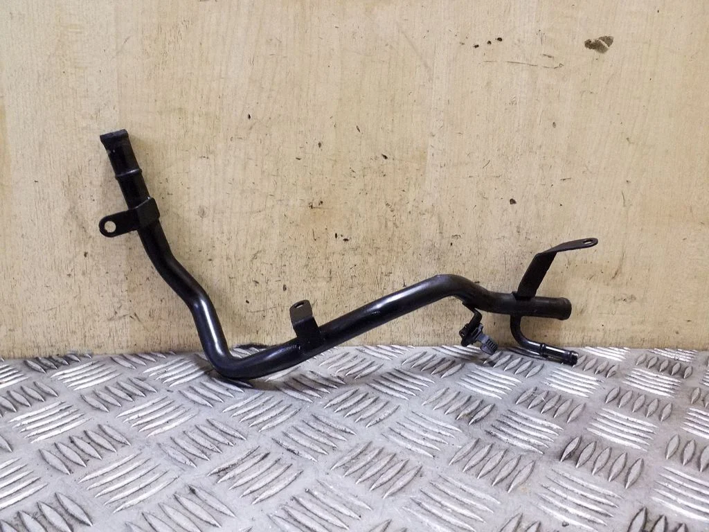 Engine coolant pipe/hose