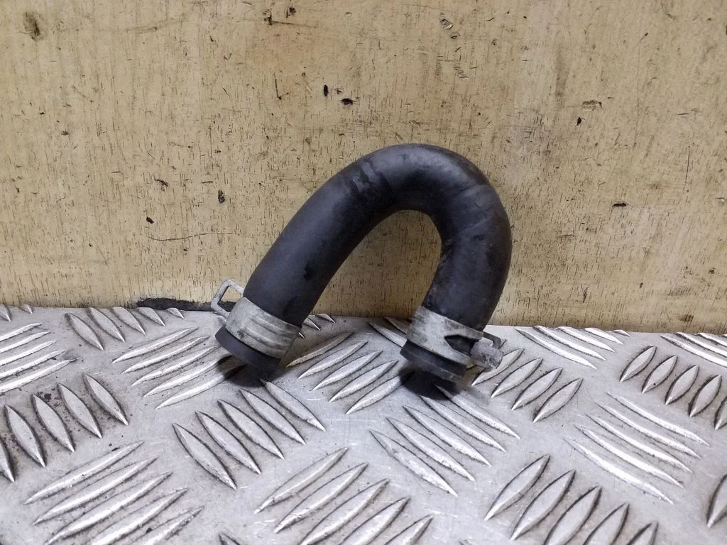 Engine coolant pipe/hose