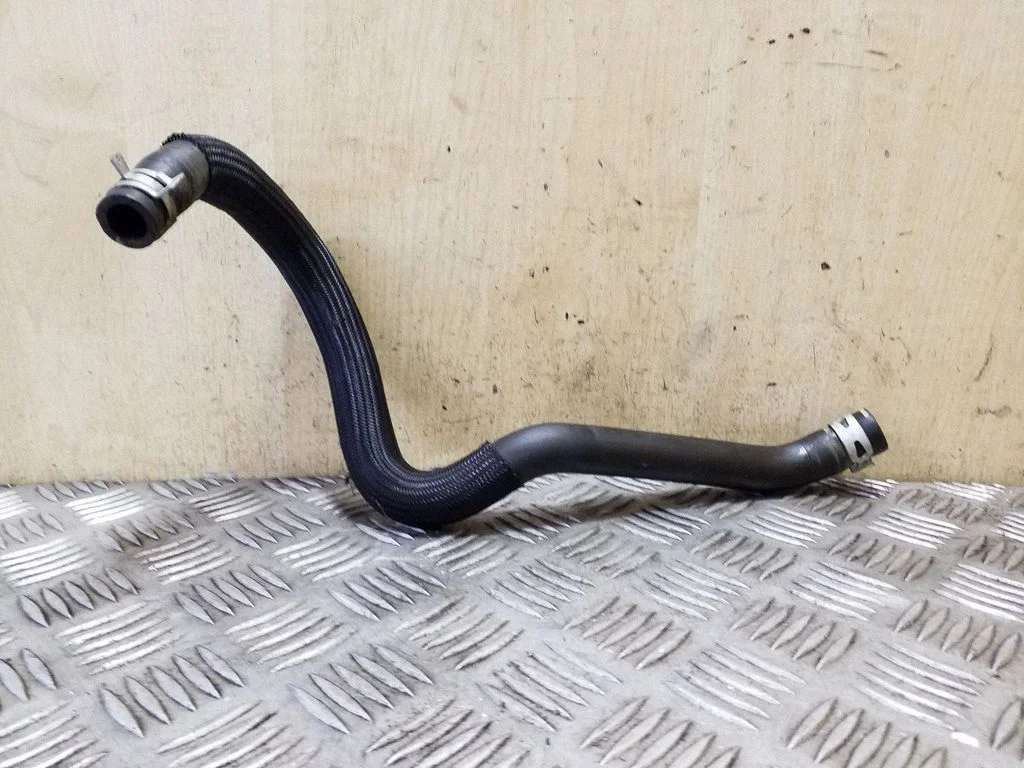 Engine coolant pipe/hose