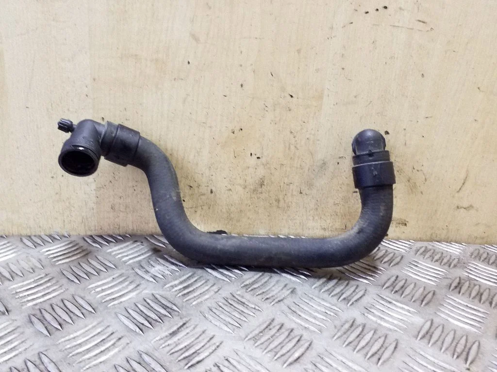 Engine coolant pipe/hose