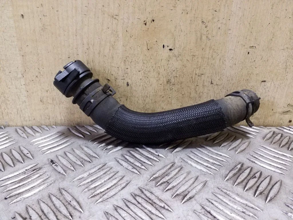 Engine coolant pipe/hose